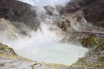 火山温泉湖泊摄影插图