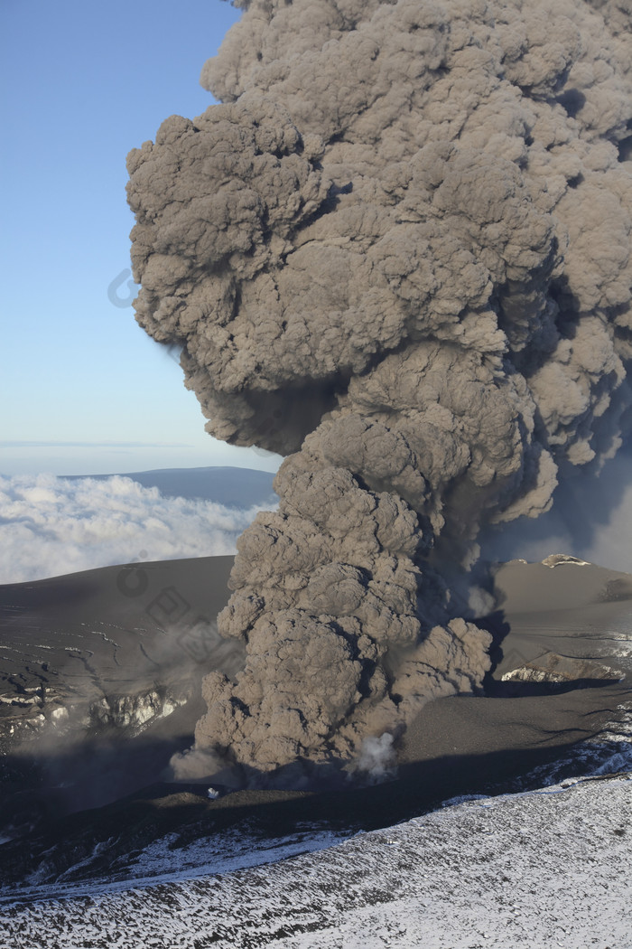 火山口喷发烟雾摄影插图