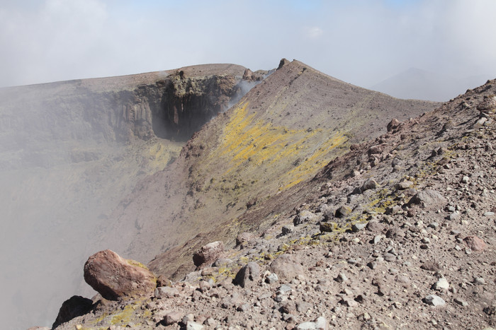 火山岩石风景摄影图