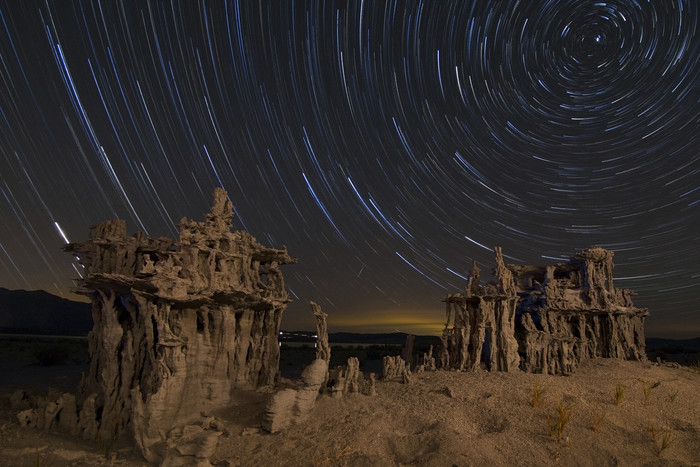 岩壁荒漠夜景摄影插图