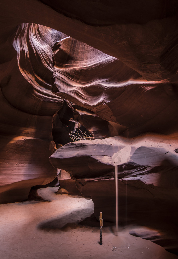 峡谷岩壁摄影插图