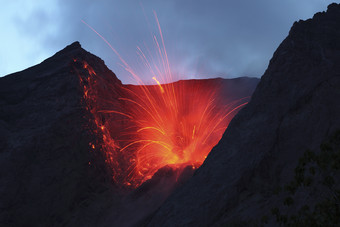 火山的熔岩摄影图