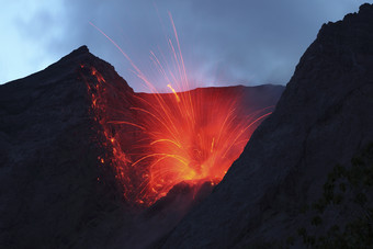 <strong>火山</strong>的熔岩摄影图