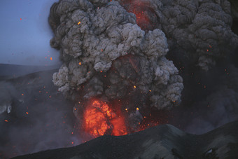 火山爆发熔浆灾害摄影插图