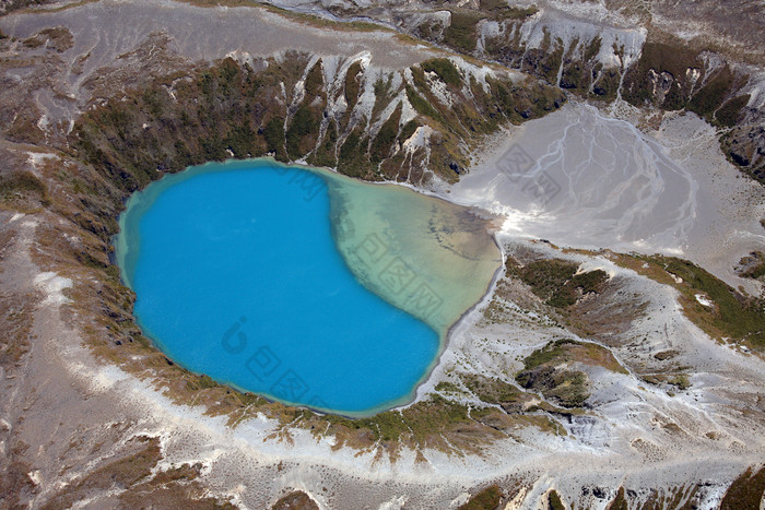 自然火山湖泊摄影插图
