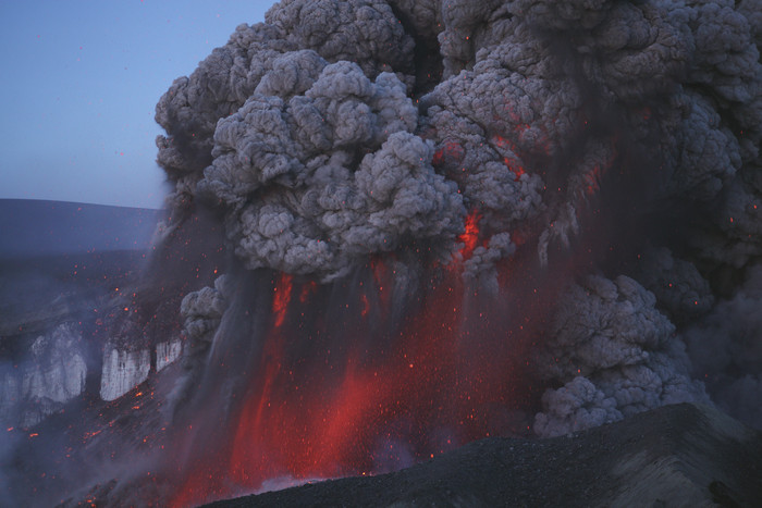 火山岩浆灾害摄影插图