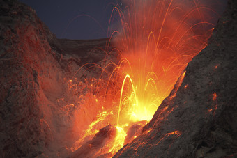 活跃火山<strong>爆发</strong>摄影插图