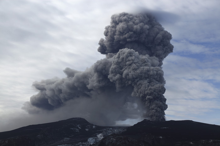 自然灾害火山喷发摄影图