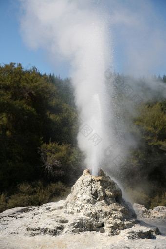 火山喷发水汽摄影图