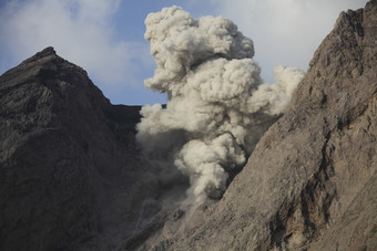 火山的爆发摄影图