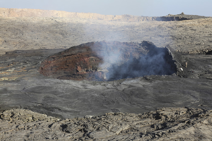 火山口陨石坑摄影插图