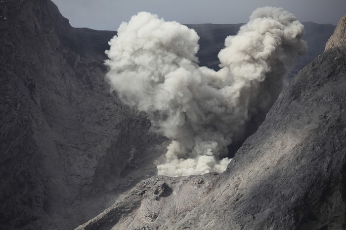 火山烟雾摄影风景图