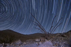 夜空岩石摄影插图