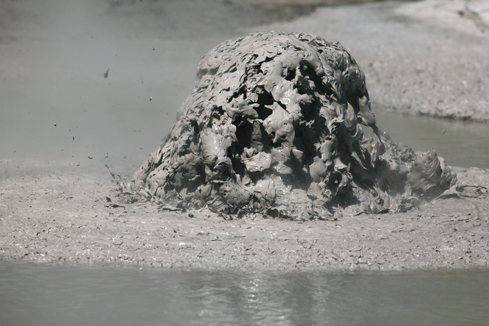 火山喷发淤泥摄影插图