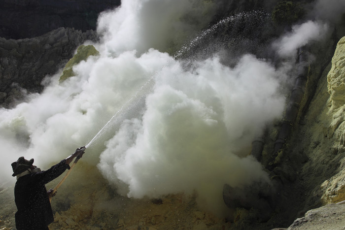 火山的烟雾摄影风景图