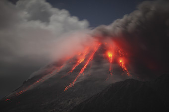 <strong>火山</strong>喷发熔岩摄影图