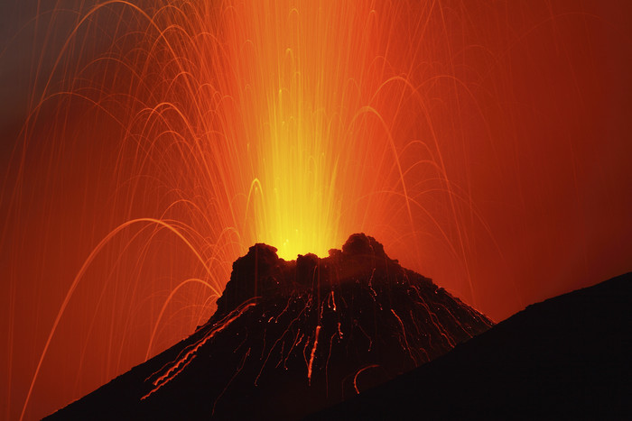 火山大喷摄影插图
