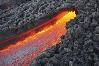 <strong>火山岩石</strong>熔浆摄影插图