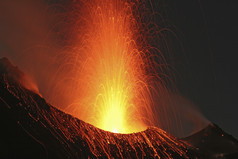 火山爆发熔浆插图