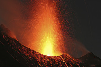 <strong>火山爆发</strong>熔浆插图