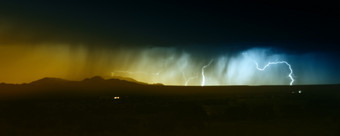 闪电风暴摄影插图