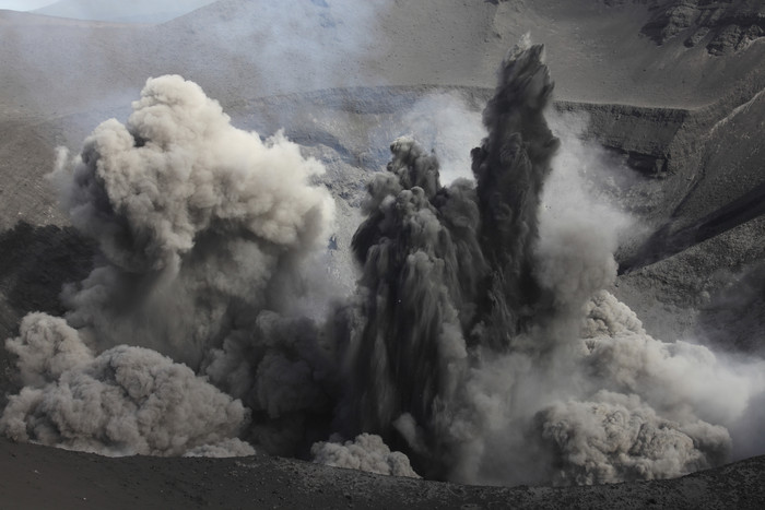 火山喷发灾害摄影插图