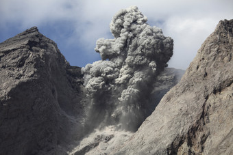 大自然灾害火山爆发摄影图