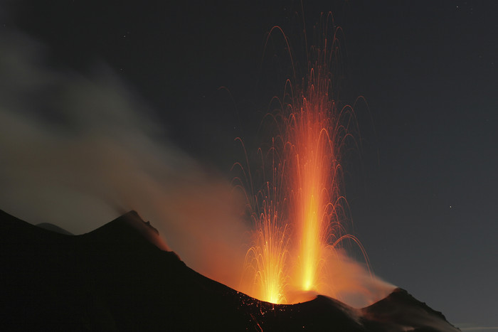 火山喷发熔岩熔浆插图