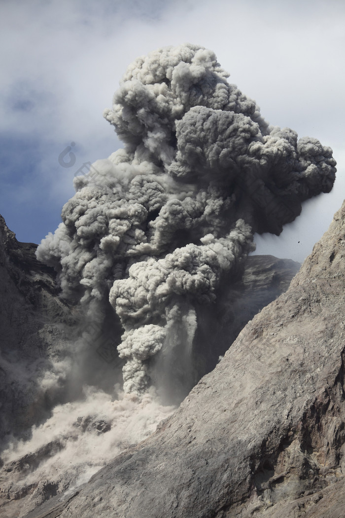 活跃火山迸发摄影图