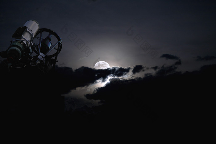 望远镜看月球摄影插图