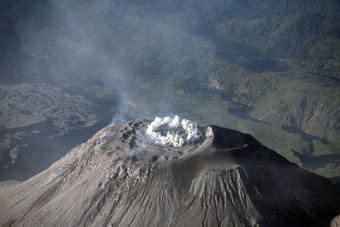 <strong>火山</strong>山峰摄影插图