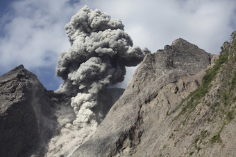 自然活跃火山摄影插图