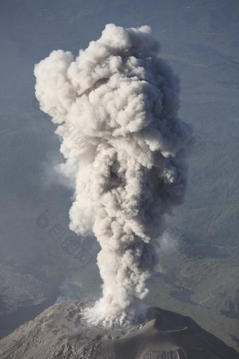 活跃<strong>火山</strong>烟雾风景摄影图