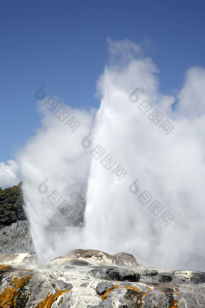 火山岩石爆发喷泉插图