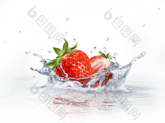 落入水中的草莓