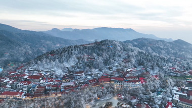 冬季雪景庐山雪景雪山山顶村庄雪景4K航拍