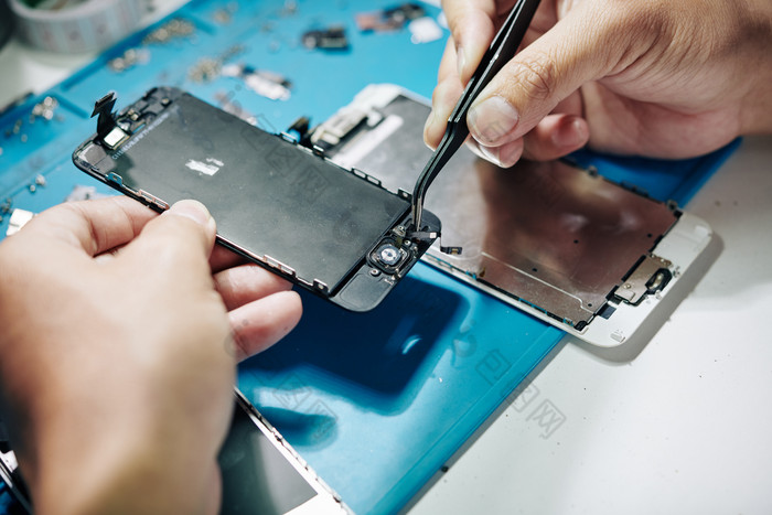 安装手机零件