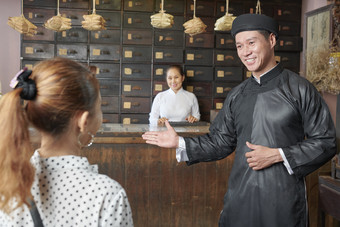 传统医生药剂师药店接客