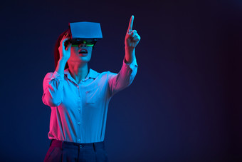 VR眼镜触屏探索摄影图