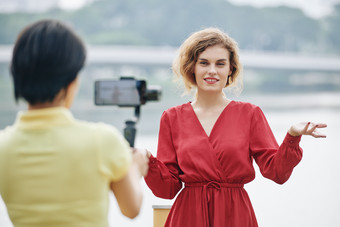 女人成人户外年轻