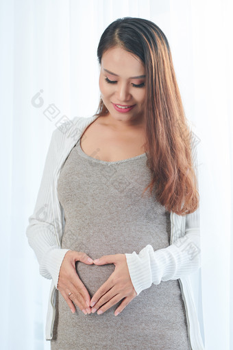 怀孕人类腹部的期待