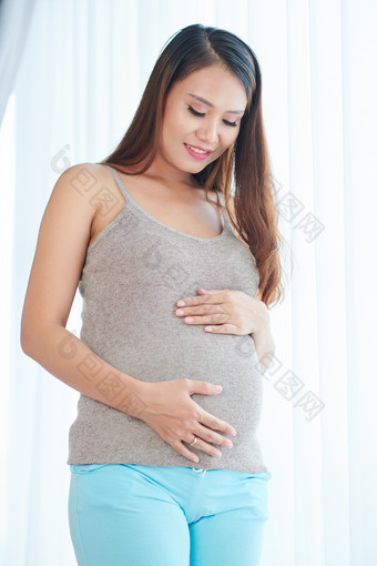 怀孕人类腹部的生活方式