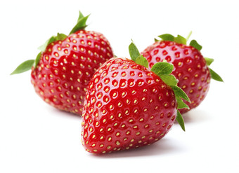 新鲜采摘的小草莓