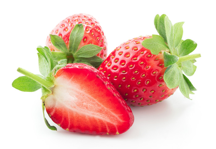 新鲜采摘的奶油草莓