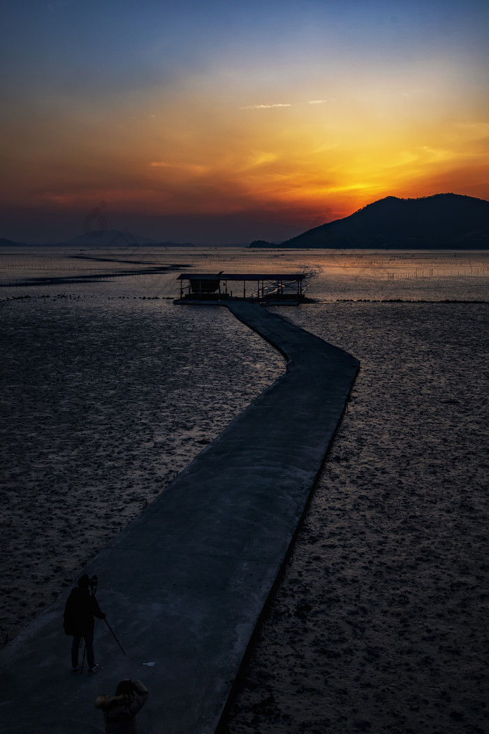 海边天际晚霞景点摄影图