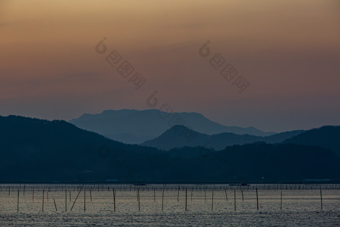 黄昏山丘海岸摄影图