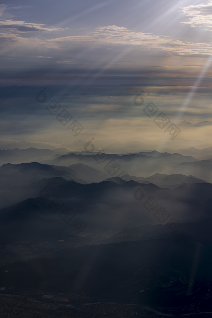 航拍云端之下河山摄影图