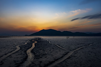 晚霞海边滩涂地自然摄影图