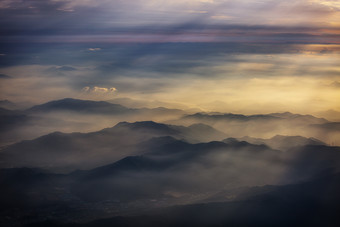 绝美壮阔云端山川风光摄影图