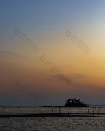 黄昏晚霞海边海岛摄影图